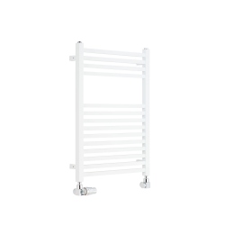 Dekoracyjny grzejnik łazienkowy Essence o wymiarach 70x50cm w kolorze białym z podłączeniem dolnym o rozstawie 470mm z chromowanym zestawem termostatycznym Vario Term Quattro w figurze osiowo-lewej.