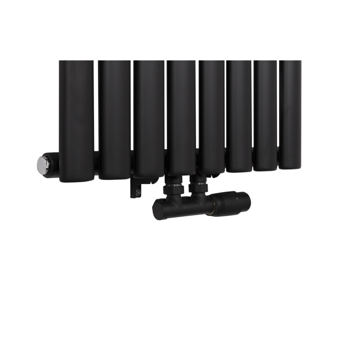 Zawór zespolony czarny Multiflow w figurze prawej zamontowany na grzejniku dekoracyjnym Ultimate 160x48cm czarnym