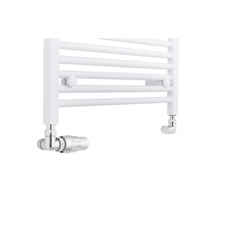 Grzejnik łazienkowy drabinkowy Constans o szerokości 60cm w kolorze białym błyszczącym z podłączeniem dolnym o rozstawie 550mm. Zamontowany chromowany zestaw termostatyczny Vision firmy Vario Term, figura osiowa lewa.