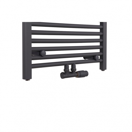Grzejnik łazienkowy drabinkowy Constans o szerokości 60cm w kolorze antracytowym z podłączeniem dolnym środkowym wraz z zamontowanym zaworem zespolonym antracytowym Multiflow w figurze kątowej prawej Grzejnik łazienkowy drabinkowy Constans o szerokości 60cm w kolorze antracytowym z podłączeniem dolnym środkowym wraz z zamontowanym zaworem zespolonym antracytowym Multiflow w figurze kątowej prawej